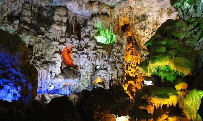 Thien Cung Cave
