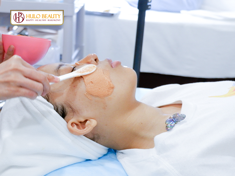 Bước 9: Đắp mask làm dịu da