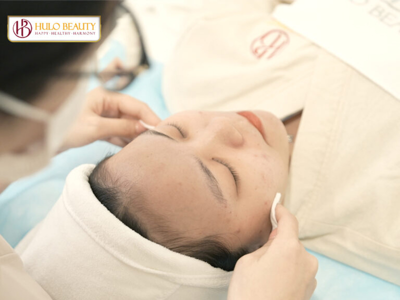 BƯỚC 1: VỆ SINH DA