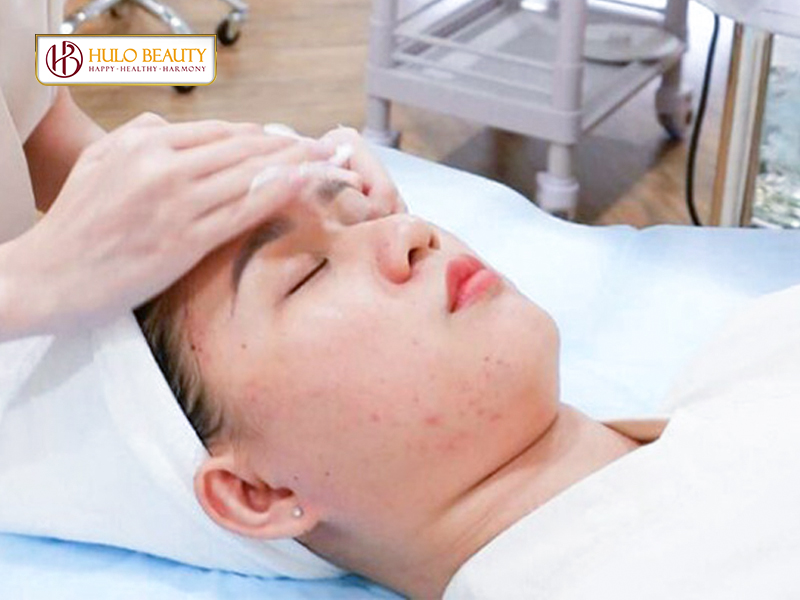 Bước 2: Vệ sinh da, tẩy tế bào chết