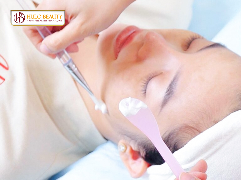 Bước 5: Đắp mask và điện di tinh chất dưỡng da