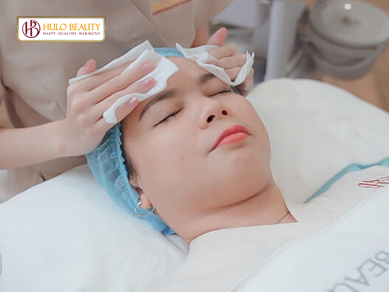 Bước 1: Vệ sinh da